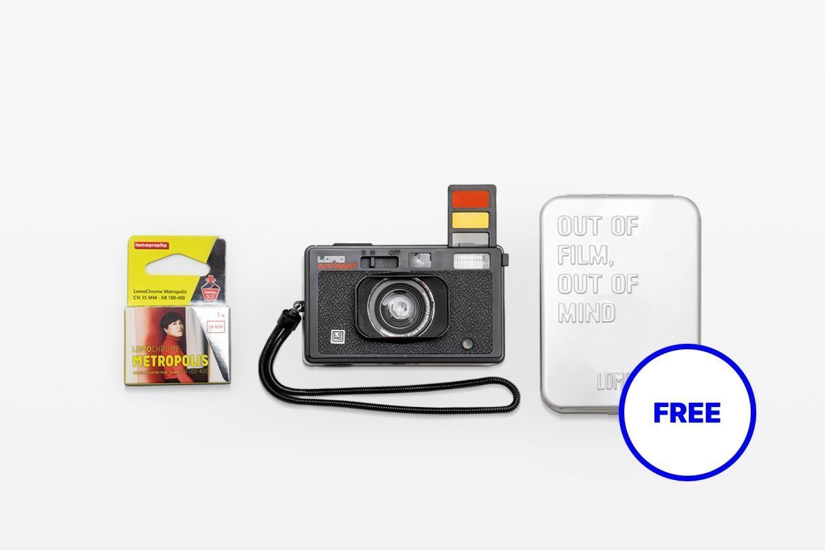 Bundle Deals don't get much cuter than this! It's the prefect LomoApparat starter kit including film and a FREE film tin. buff.ly/3QH163P