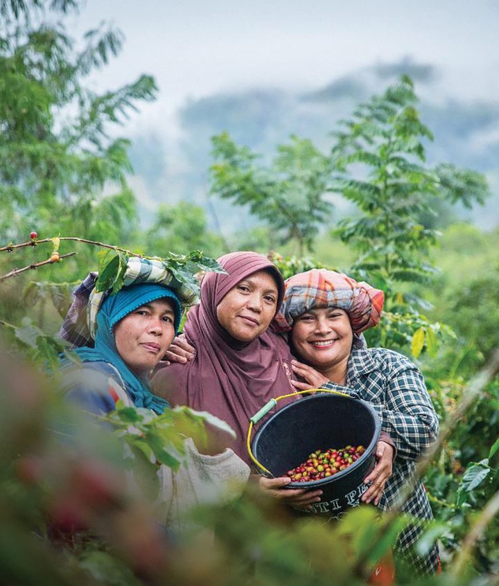 Moms are like trees, they give you roots, a firm foundation, protection, and someone to look up to. Here's to the strong women and mothers who are making a difference across the planet 💚🙌 Happy #MothersDay!