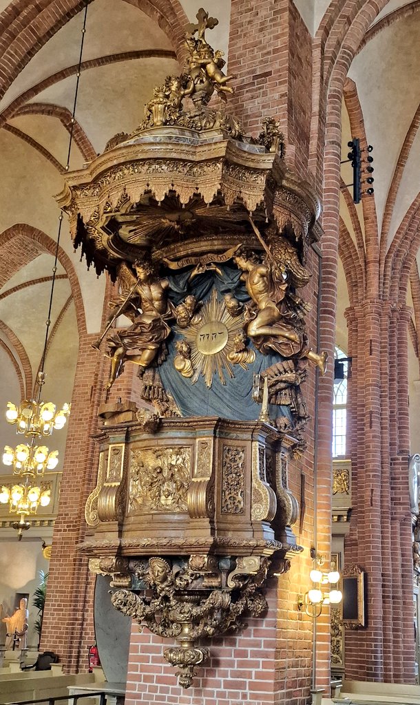 Drama for #SundaySermons ar Storkyrkan, #Stockholm. Lovely gothic vaulting, and then, badda bling! #Baroque! No way you could have an off day sermonising in this pulpit...