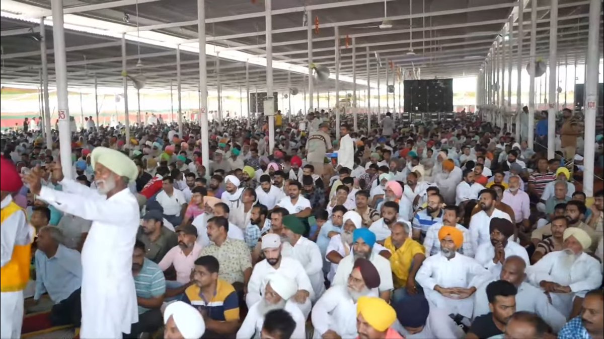 A multitude of devoted disciples gathered to participate in the MSG Satsang Bhandara Naamcharcha held in Salabatpura, Punjab. With hearts filled with reverence, they came together to pay gratitude to Revered Saint Dr. Ram Rahim Ji
 #SatsangBhandaraSalabatpura