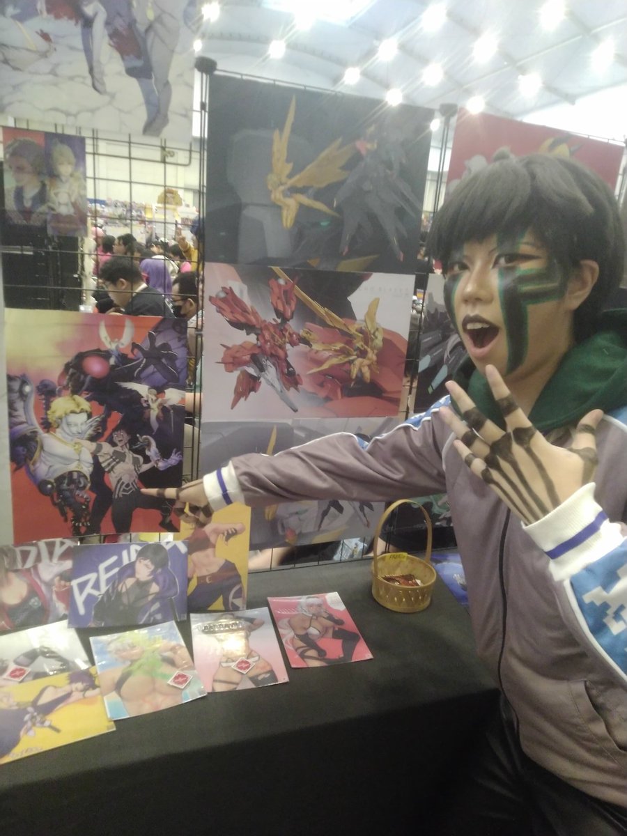 No fucking way dmfnd actually came to my booth wtf is this 2002?? @Val81272138 thank you for cosplaying demofond truly made my day, megaten lives yet again