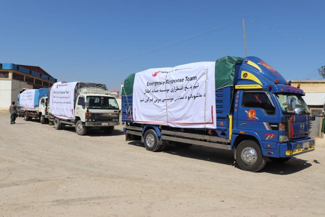 Children in #Afghanistan are homeless, scared and in need of urgent assistance after flash floods killed at least 200 people in #Baghlan. Our emergency response team includes a ‘clinic on wheels’ with health and child protection experts. @ArshadSave @scafghanistan