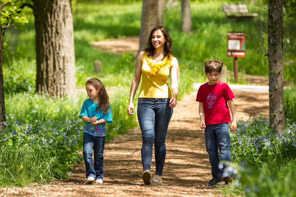 Celebrate Mother's Day in the great outdoors! Treat mom, grandmom or the mother figure in your life to a rejuvenating stroll or delightful picnic at the Arboretum. Give her the gift of nature year-round with an Arboretum membership! bit.ly/3BSxQ2L #MothersDay