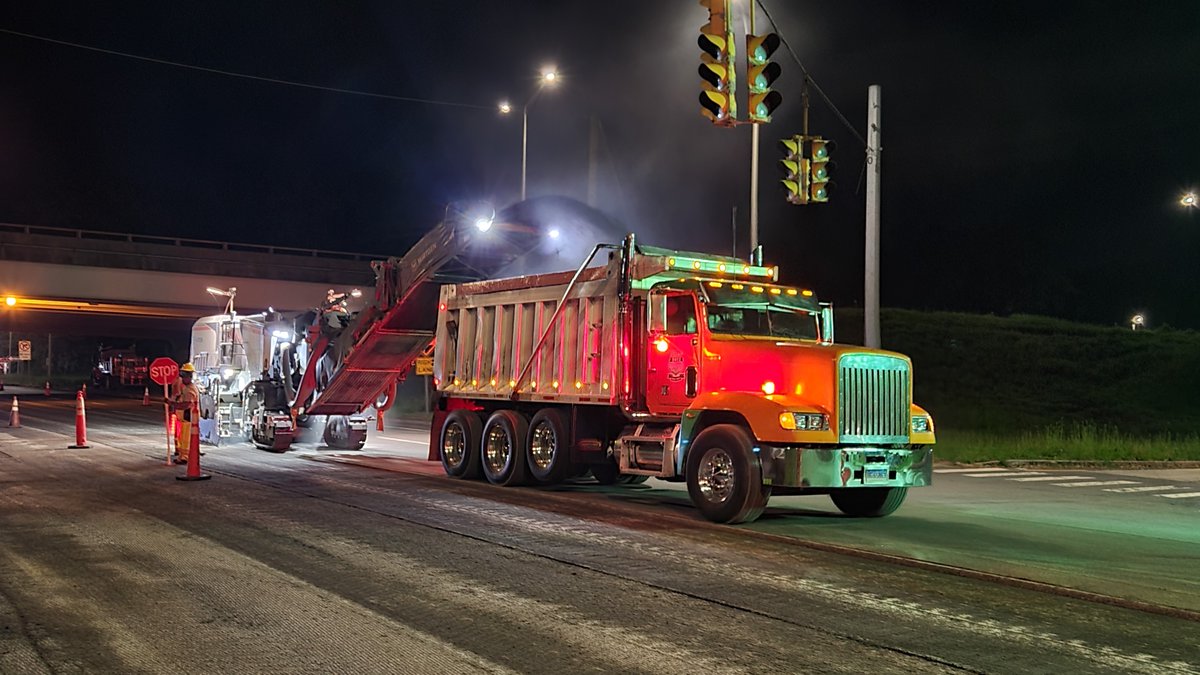 We're moving ahead with milling and paving projects around Connecticut! Here's a look at last week's milling of Route 178 in #Windsor. Paving is expected to begin this week. Remember when you see crews working, slow down, move over, and give them room to do their jobs.