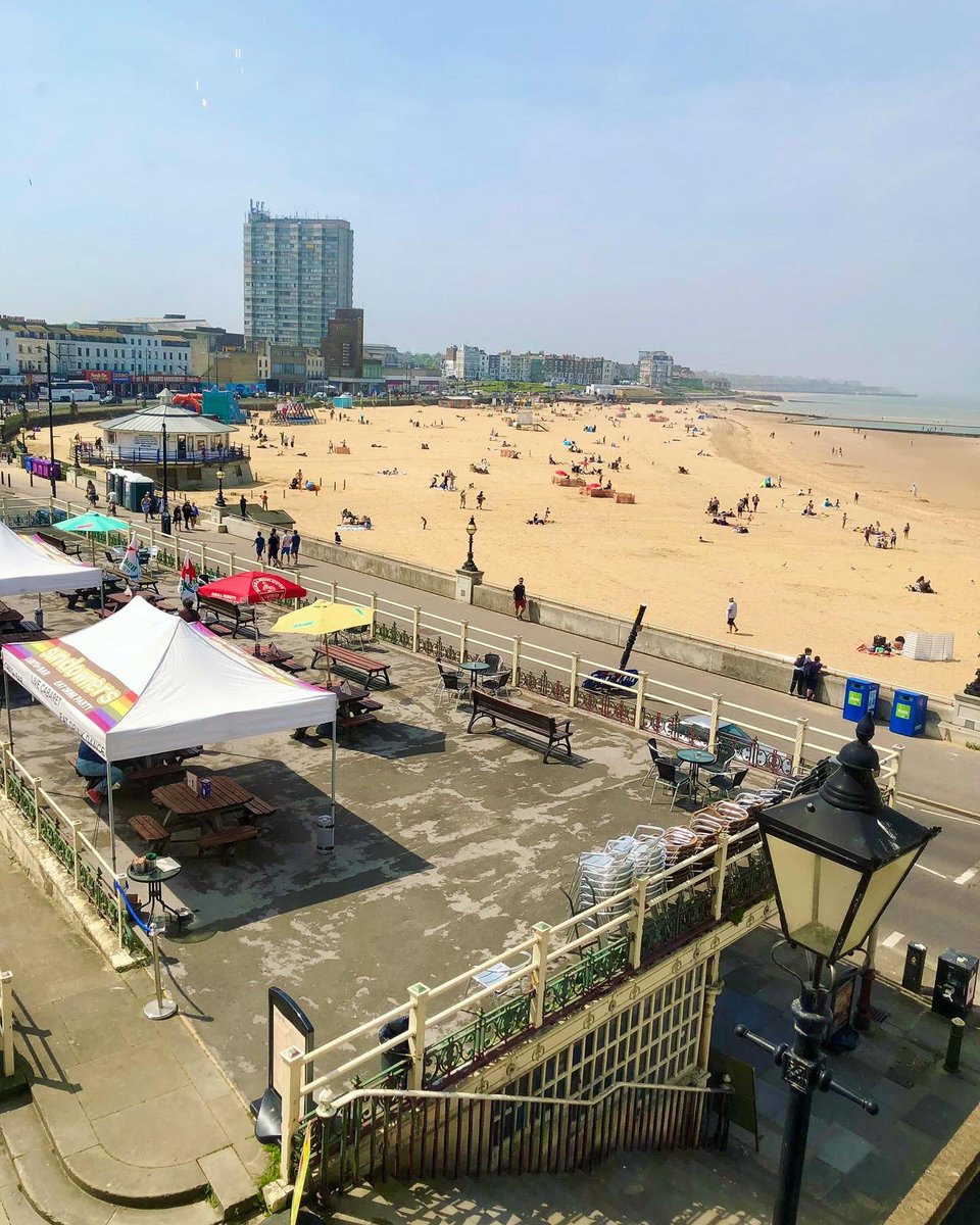 ☀️ It’s another beautiful day in Margate! 

🍻 Our terrace is open all day for al fresco drinks/food. 
🧇 Delicious dishes cooked onsite from Lafayette’s.
🎤 Karaoke and games with Felicia from 6.30pm.