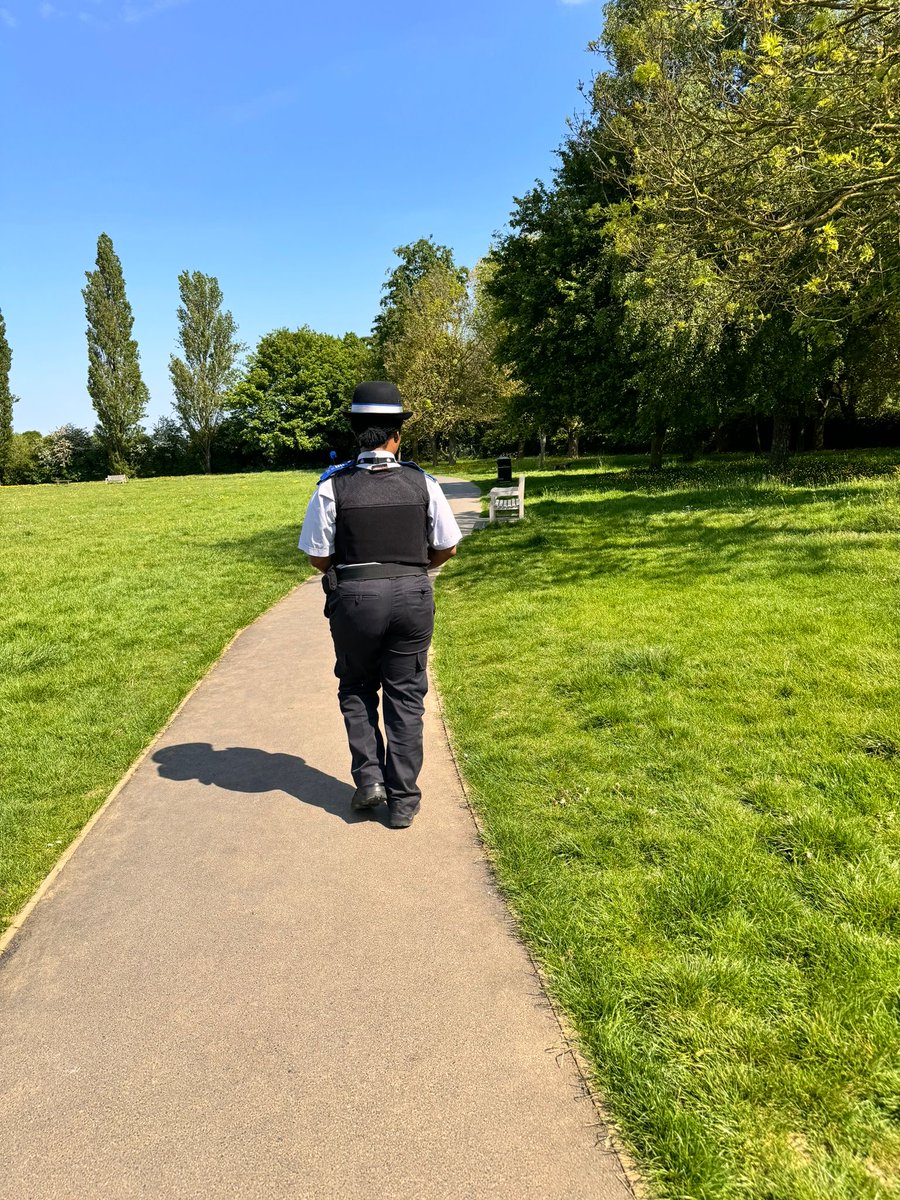 SNT on foot patrols at Grange park @MPSCroydon  @MyLocalMet