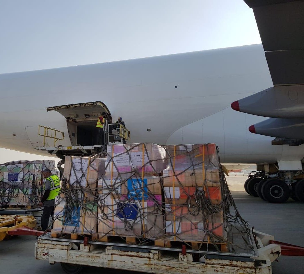 As our humanitarian partners are providing first response to the #floods in #Afghanistan, a new flight of the EU Humanitarian Air Bridge has landed in Kabul, bringing 97 tonnes of lifesaving supplies. Since 2021, 35 flights have brought over 1600 tonnes of aid. #EUSolidarity