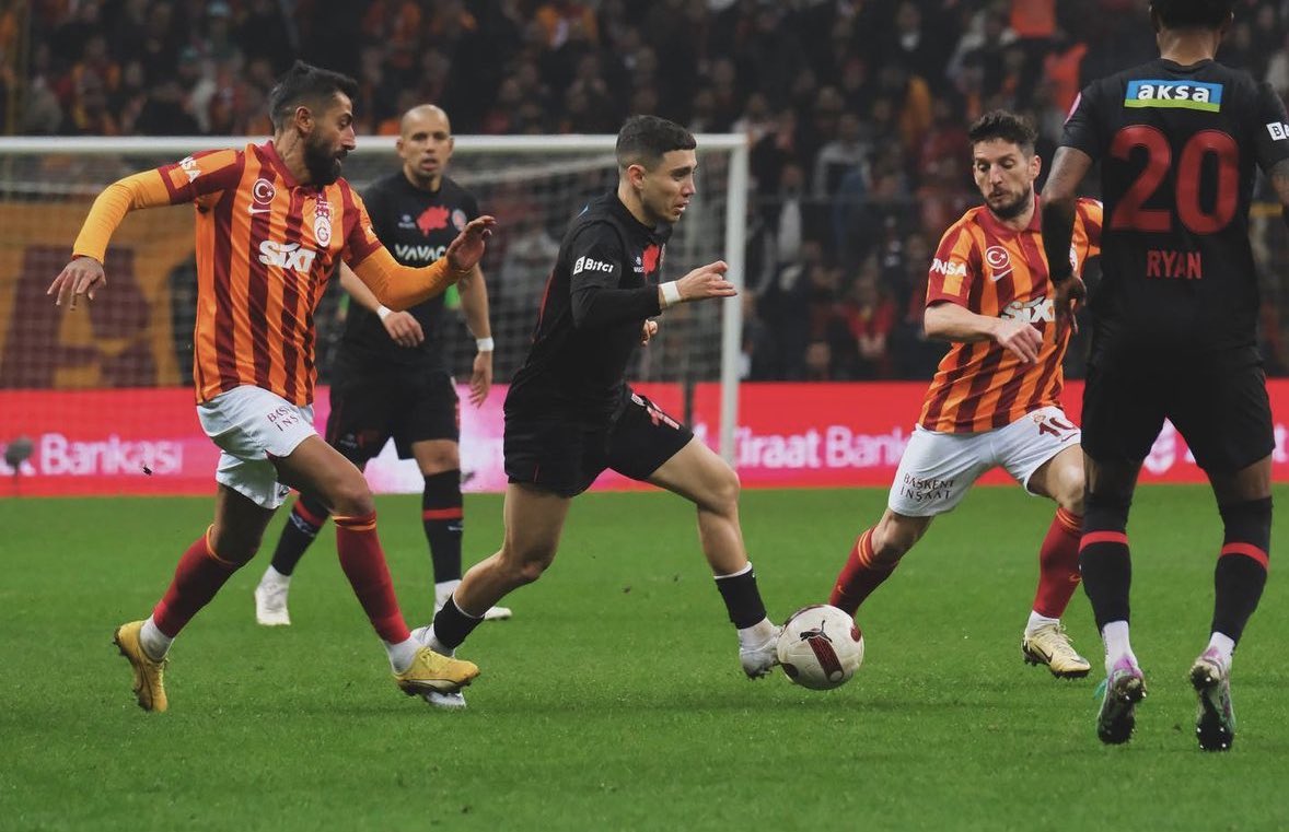 🔴⚫️ ÖZEL - Emre Mor, sakatlığı nedeniyle Galatasaray’a karşı görev alamayacak. #yüzdeyüz