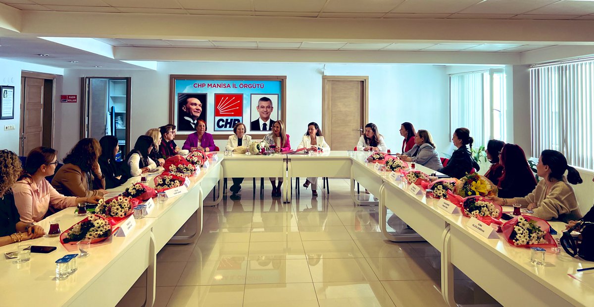 📍Manisa’dayız. Kadın Kolları MYK Üyemiz Nurşen Balcı ile geldiğimiz Manisa’da örgütümüzle buluştuk. İl Başkanımız İlksen Özalper ve İlçe Kadın Kolu Başkanlarımızla bir toplantı yaparak, önümüzdeki süreci değerlendirdik.