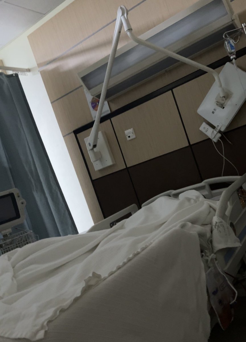 moodd52's tweet image. اللهم اسألك بإسمك الأعظم وجهك الأكرم يامن تعيد للمريض صحته ويامن تستجيب دعاء المريض اللهم أشفيه فأنت أعلم بحاله ورد إليه عافيته وخفف عنه ألمه..