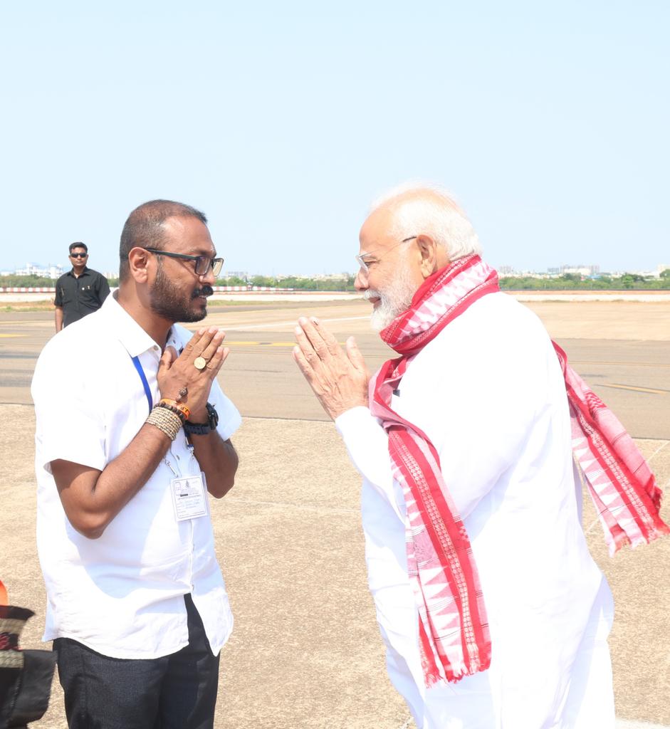 Sangram_bjp's tweet photo. ଆଜି କିଛି ଲେଖିବାକୁ ମୋ ପାଖରେ 
ଶବ୍ଦ ନାହିଁ କି ମୋ କଲମରେ କାଳି ନାହିଁ...... https://t.co/Ag98ezEPRa