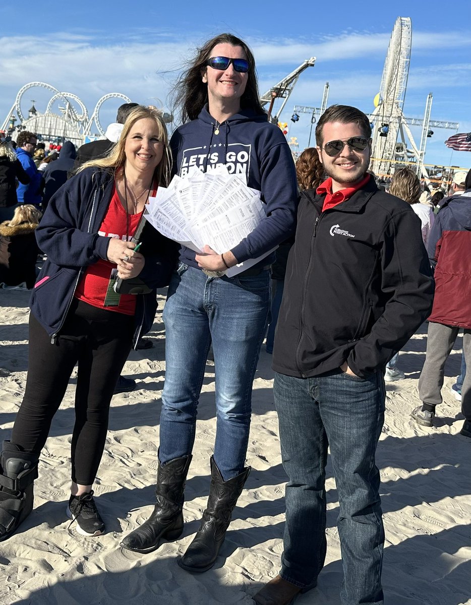 Spent yesterday registering voters at the Wildwood Trump rally. A large number of attendees were from Pennsylvania, so we registered both NJ & PA voters. Huge shout-outs to @NFormicaGOP, @PamelaProp35046, & @Saveamericasue for spending the entire day with us. Great job, team.