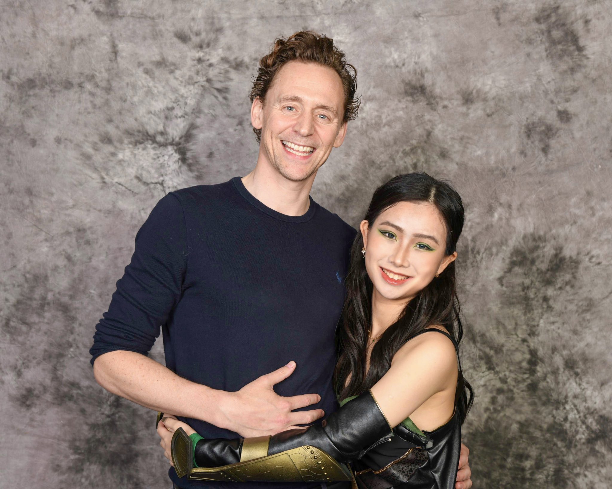 直筆サイン】トムヒドルストン アベンジャーズ ロキ 【公式通販】