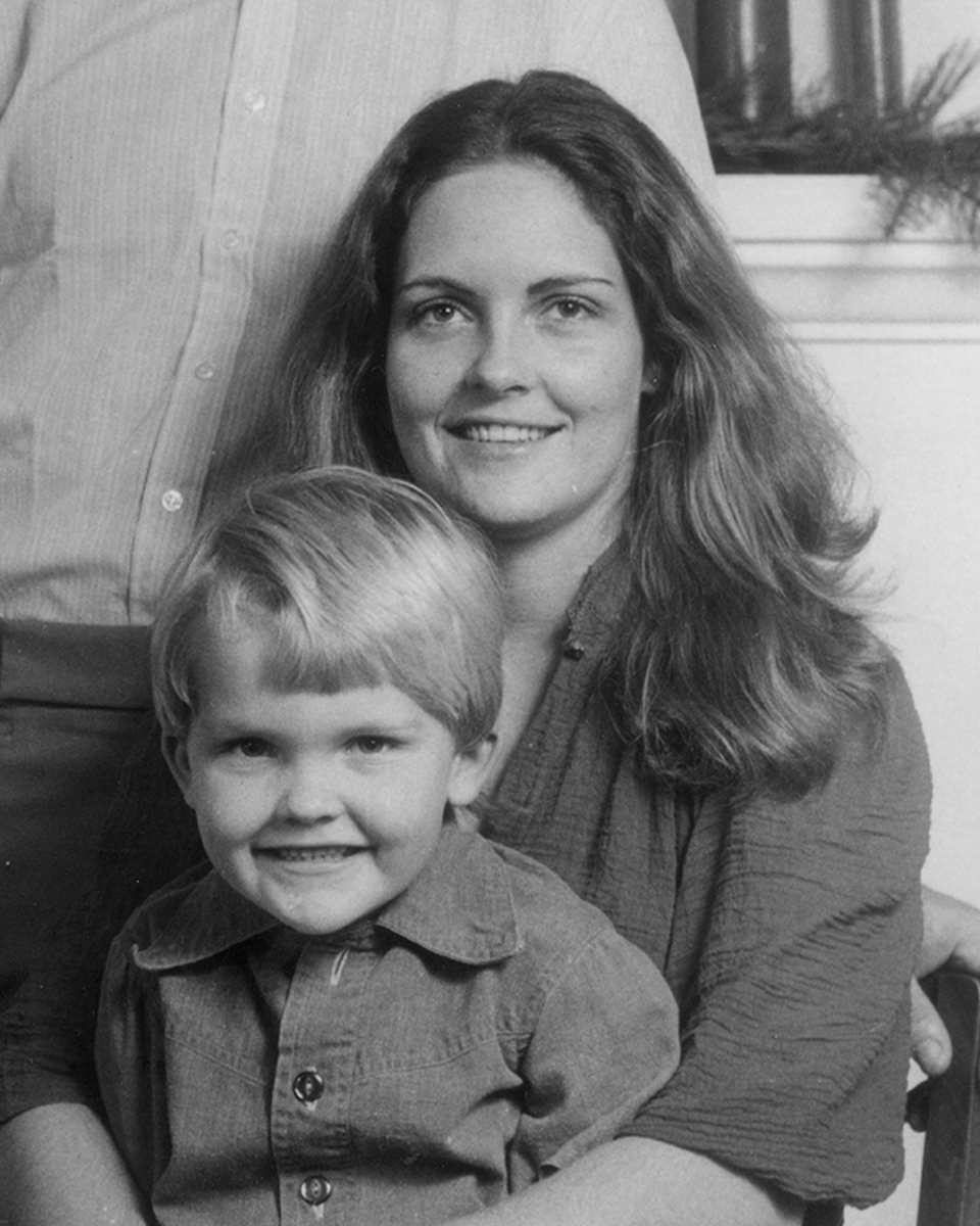 On #MothersDay, we remember all of the mothers we've lost to #AIDS. Kathleen Bowman is one of those moms. Kathi managed her responsibilities as a mother while battling with AIDS until she passed away. Read Kathi’s story: aidsmemorial.org/post/kathleen-…