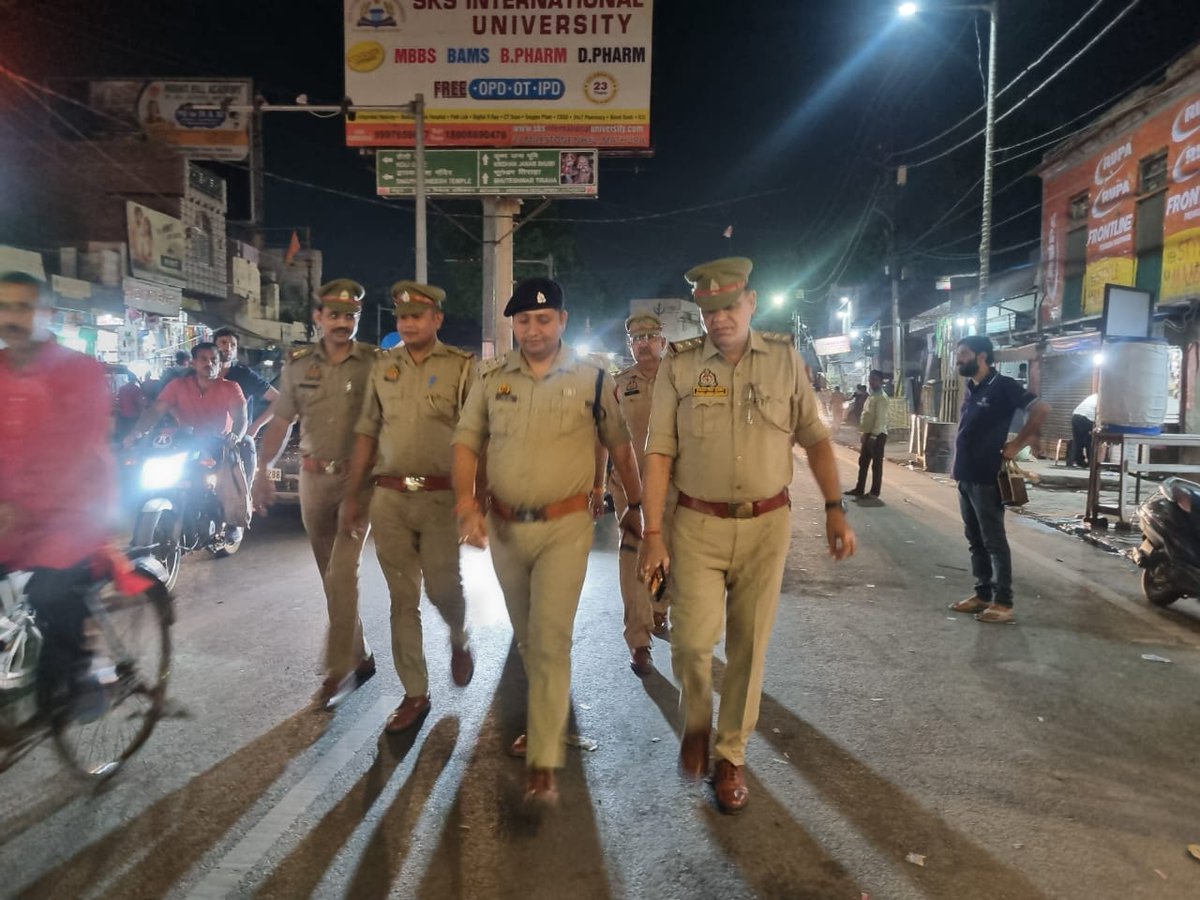 ➡️#CO_CITY द्वारा थाना गोविन्दनगर क्षेत्रान्तर्गत प्रभारी निरीक्षक थाना गोविन्दनगर मय पुलिस बल के सुरक्षा व्यवस्था के दृष्टिगत पैदल गश्त किया गया। #UPPolice #Footpatrolling