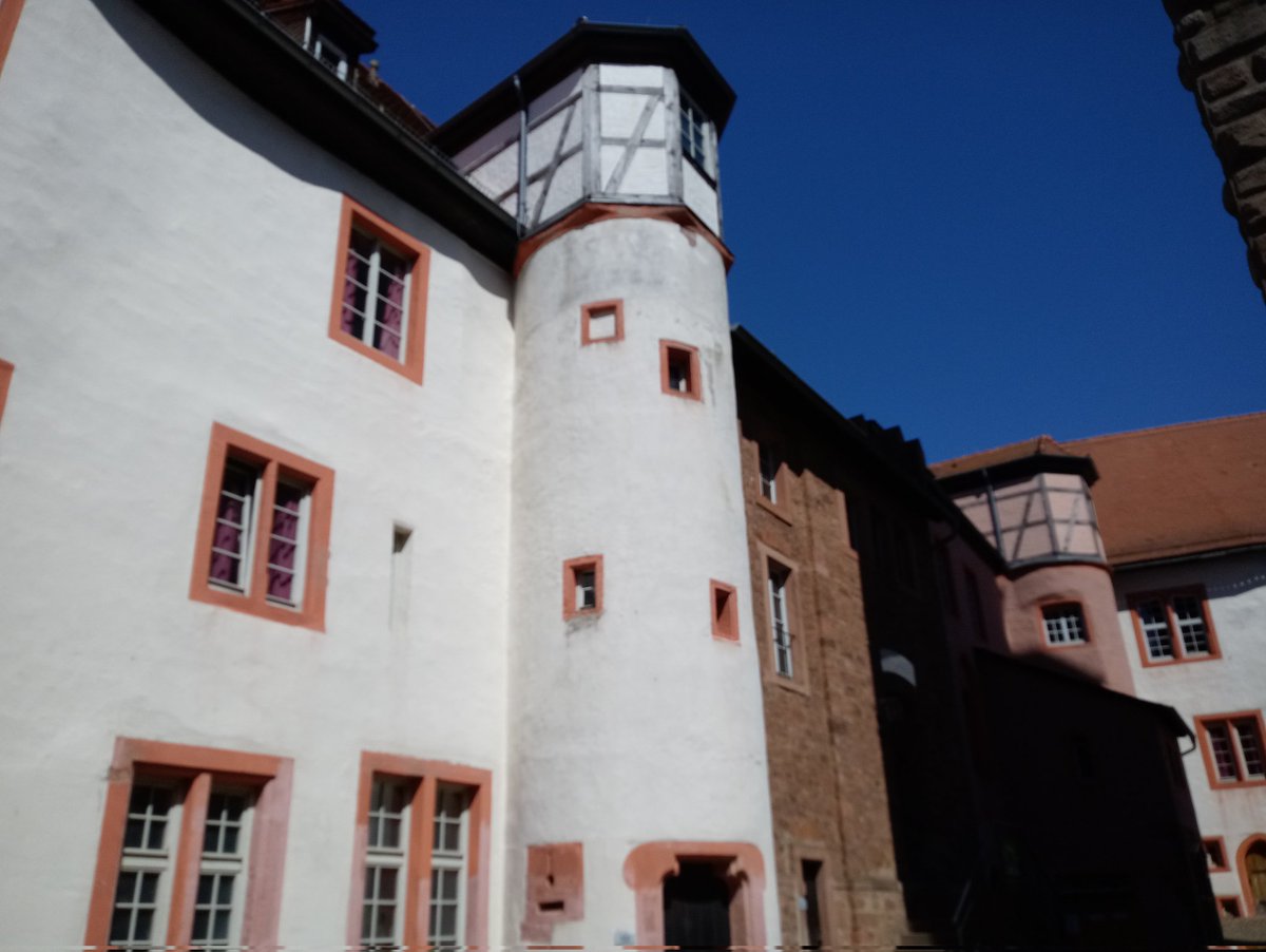 Die gut 800 Jahre alte Burg Breuberg im nördlichen #Odenwald ist erstaunlich gut erhalten und zählt zu den bedeutendsten Sehenswürdigkeiten der Region.