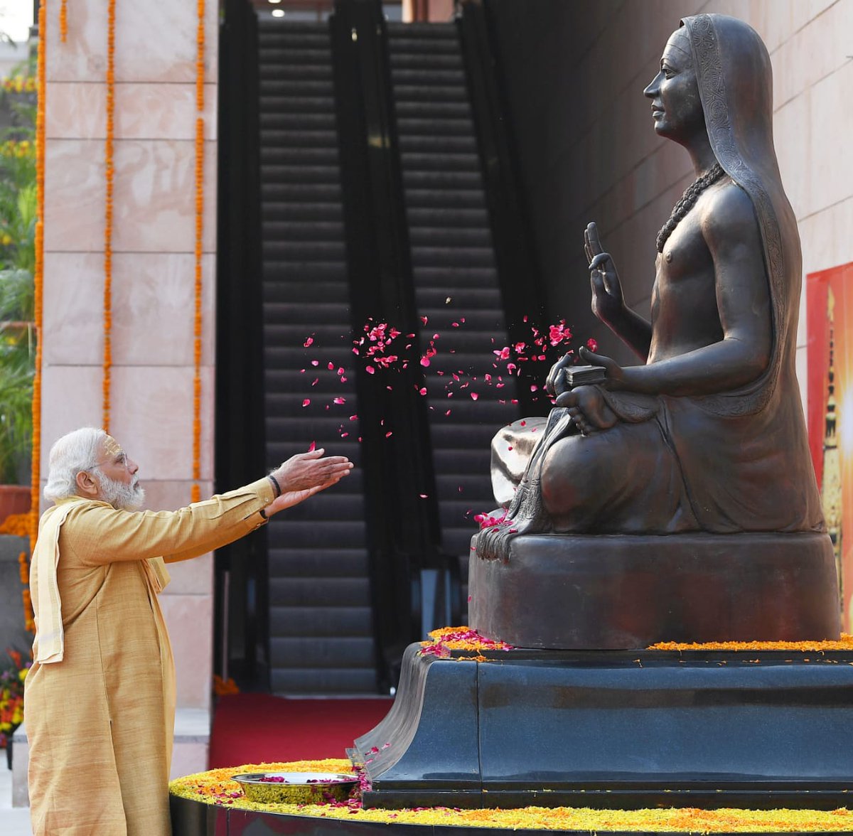 अद्वैत वेदांत के प्रवर्तक, चार सिद्ध पीठों के संस्थापक, जगद्गुरु आदि शंकराचार्य की जयंती पर सभी को हार्दिक शुभकामनाएं।