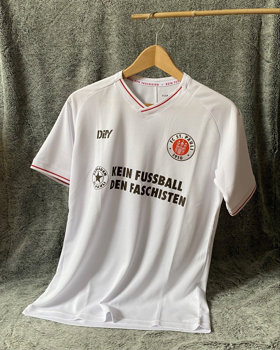 Après 13 ans d’attente, St. Pauli est de retour en Bundesliga ! 🔙🏴‍☠️