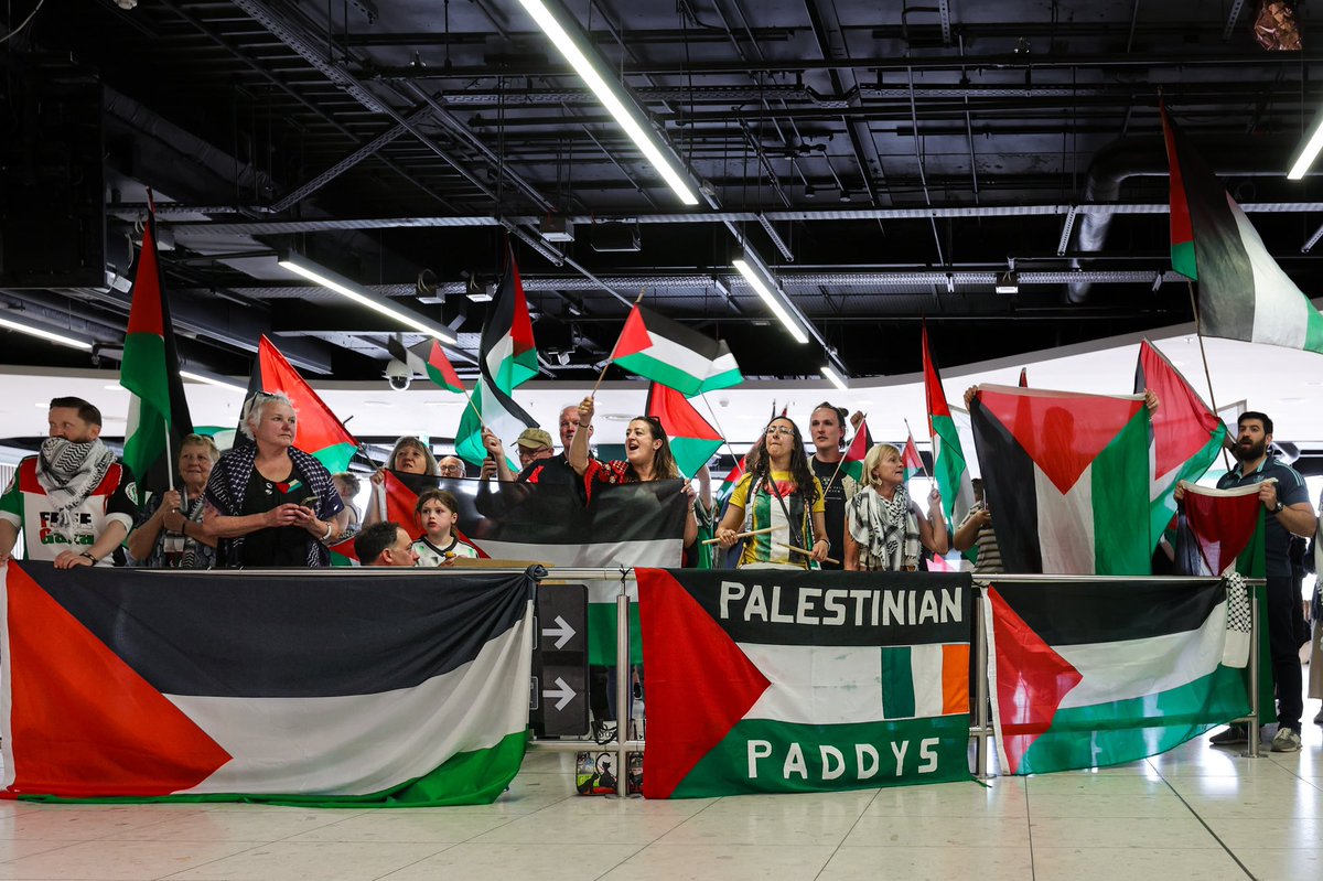 bfcdublin's tweet photo. 🇮🇪 🙌🇵🇸 A warm welcome at Dublin Airport for the Palestinian National Team. https://t.co/SPLPtI2IP1