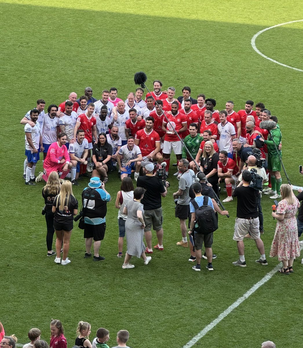 Such an incredible day yesterday raising awareness & support for @josephssmileuk What an honour to play for Cymru 🏴󠁧󠁢󠁷󠁬󠁳󠁿 alongside some of my sporting heroes. Please support @josephssmileuk & @Bradleysfight - two important charities that need all the support they can get.