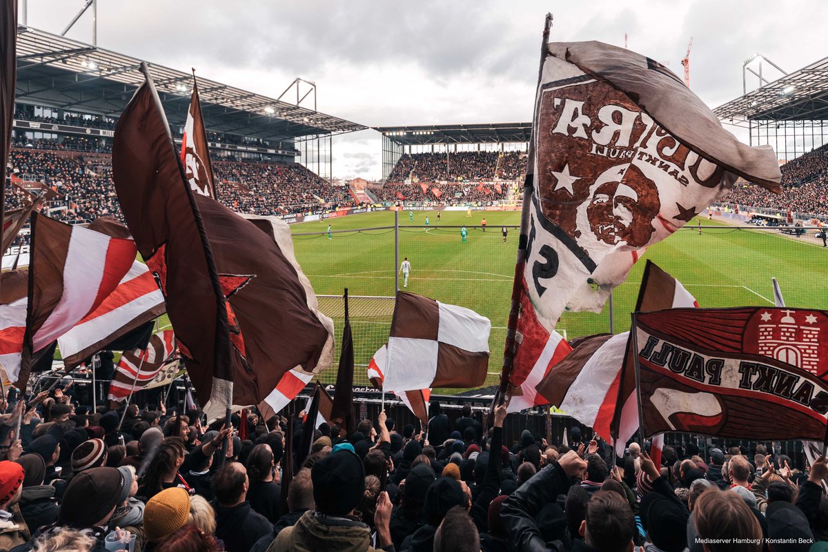 Hamburg spielt wieder in der 1. Fußball-Bundesliga. Herzlichen Glückwunsch zum Aufstieg an den @fcstpauli! ⚽️ #fcsp