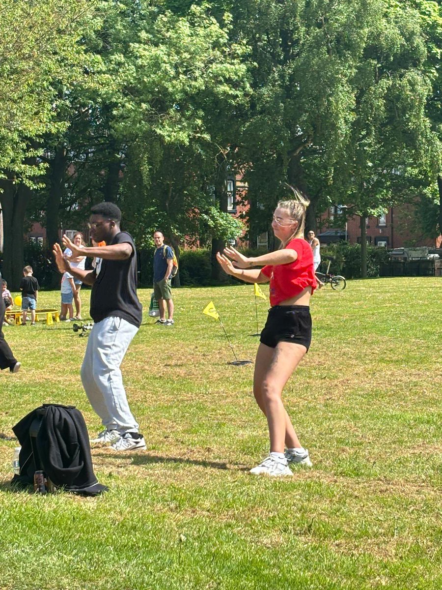 Fantastic afternoon in the sun yesterday part of the @GetLeeds #MoveMoreSouthLeeds the @dazldance team part of our #LeedsFamilyHealthyLivingService contract delivering #Dance as #PhysicalActivity @Child_Leeds @SouthLeedsLife @ActiveLeeds @LeedsActiveSchs @LeedsWellSchool