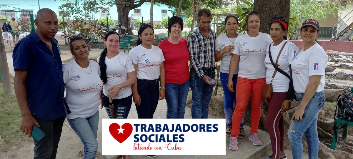 Con Trabajadores Sociales de CP en #Tunas. Una alegría y una oportunidad compartir con este ejército de Médicos del Alma. #LatiendoConCuba