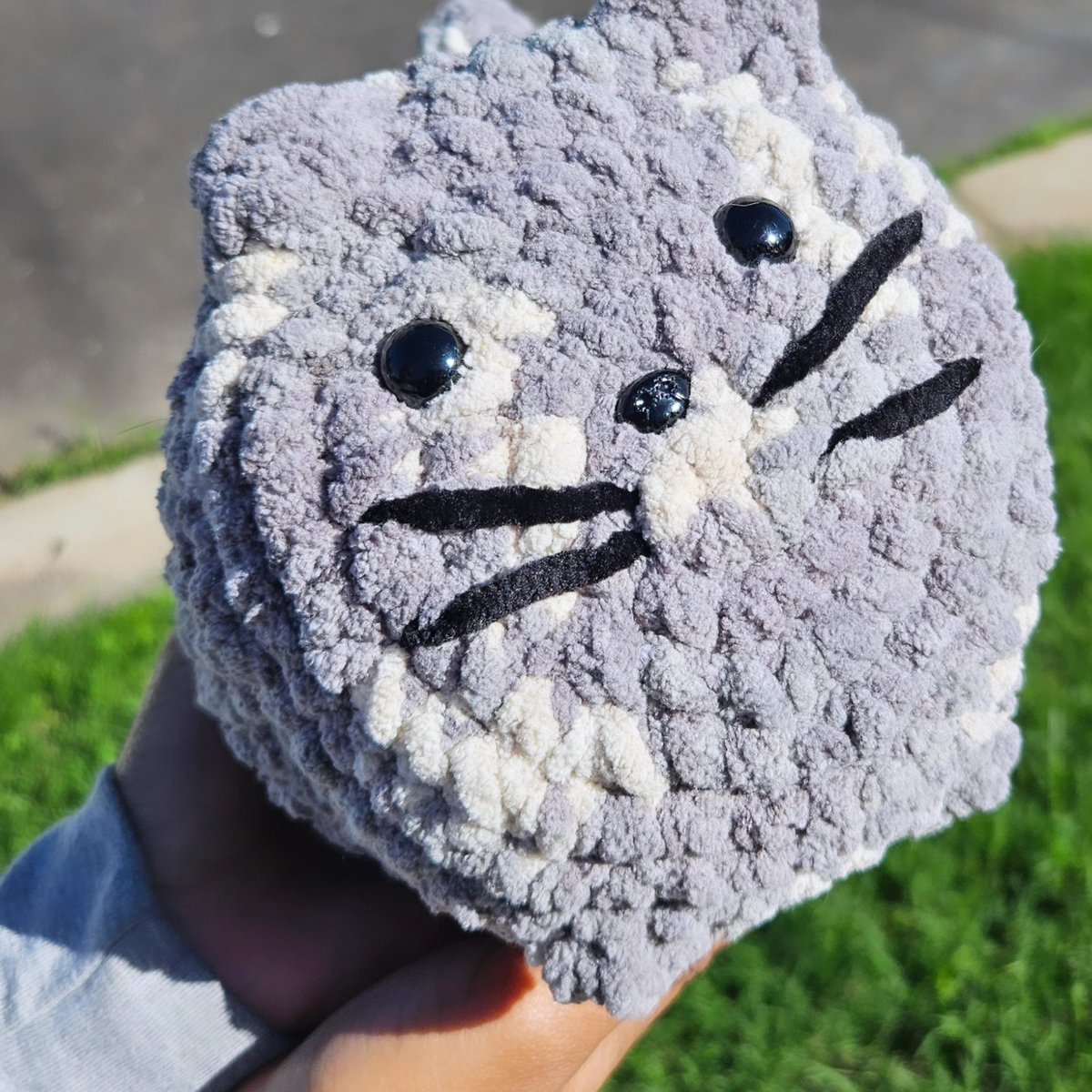 Tryin' to get rid of some extra yarn I have layin' around and when I saw the pattern for this cat, I couldn't resist makin' the chunky guy

Pattern by: Handmade by Annie
Yarn: @BernatYarns & @premieryarns

#crocheting #crochet #amigurumi #bernatyarn #premieryarns #handmadebyannie