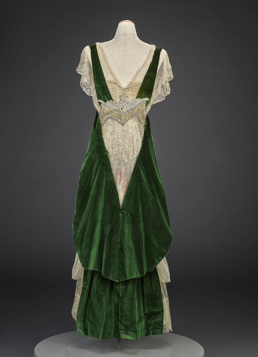 Evening dress, 1910-15. Indianapolis Museum of Art.