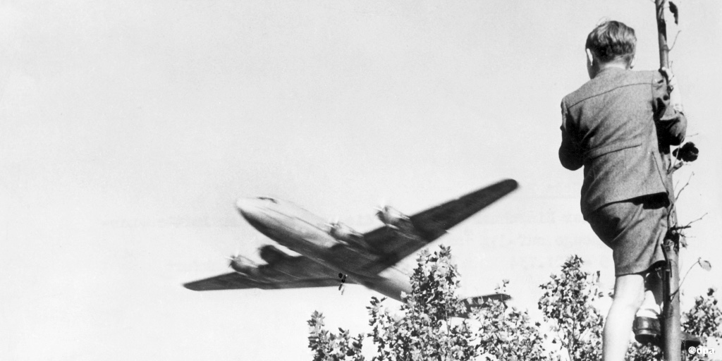 #OnThisDay 75 years ago, the Berlin Blockade ended. Through the Berlin Airlift, American, British, and French pilots supplied West Berlin with food, medicine & coal - saving millions. Defense Minister Pistorius called it “an incredibly strong symbol of transatlantic friendship”.