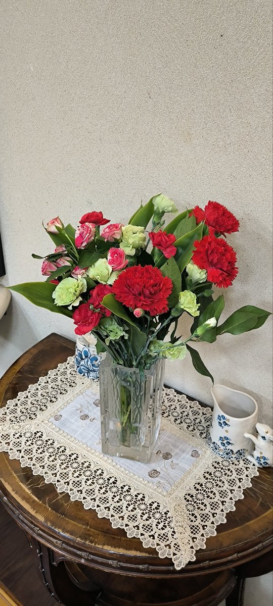 Haibrunadesu's tweet photo. ベルジュバンス　ブルーナには二人の母親がいます。ですので今日は二つの花束を貰いました🌟

#母の日
#ベルジュバンス
#ベルジュバンス弱酸性美容法 
#ベルジュバンスサロン 
#ベルジュバンストリートメント 
#ベルジュバンス埼玉
#埼玉
#さいたま市
#浦和
#弱酸性美容
#健康美容 https://t.co/M3Fcr2O7Fe