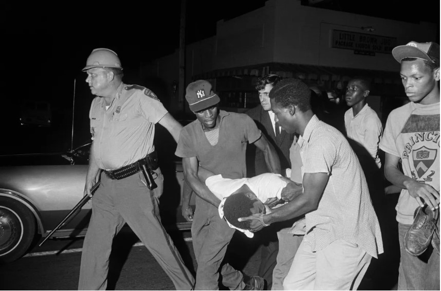 #OnThisDay in 1967, Benjamin Brown, a former civil rights organizer, was shot in the back on this day in Jackson, Mississippi. Brown had walked with a friend into the Kon-Tiki Café to pick up a sandwich to take home to his wife. On his way back, he encountered a standoff