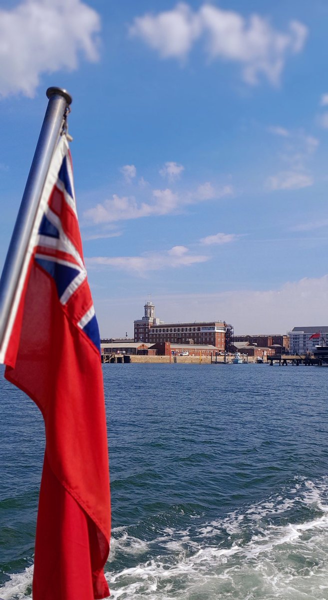 Lovely day on #Portsmouth Harbour today, let's hope it continues. welcometoportsmouth.co.uk