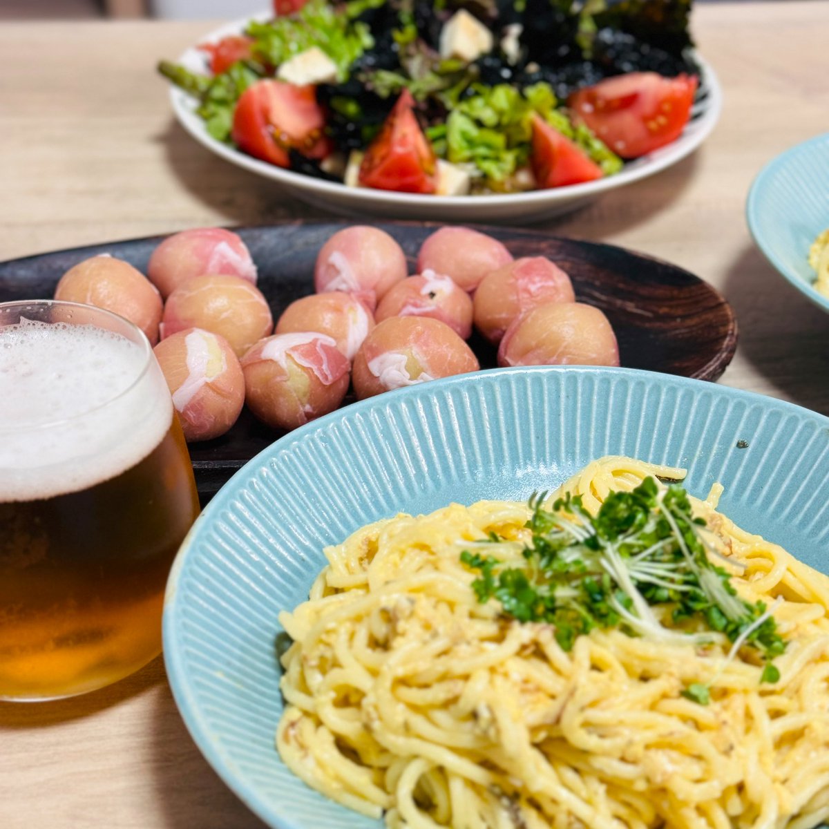 lecrin1982's tweet photo. TikTokで検索して子ども達が作ってくれました。

長男・塩昆布と鰹節のカルボナーラ
次男・生ハムポテト
長女・チョレギサラダ

 #母の日  #ありがとう  #おなかいっぱい
 #おつまみ https://t.co/iupVhXtE0c