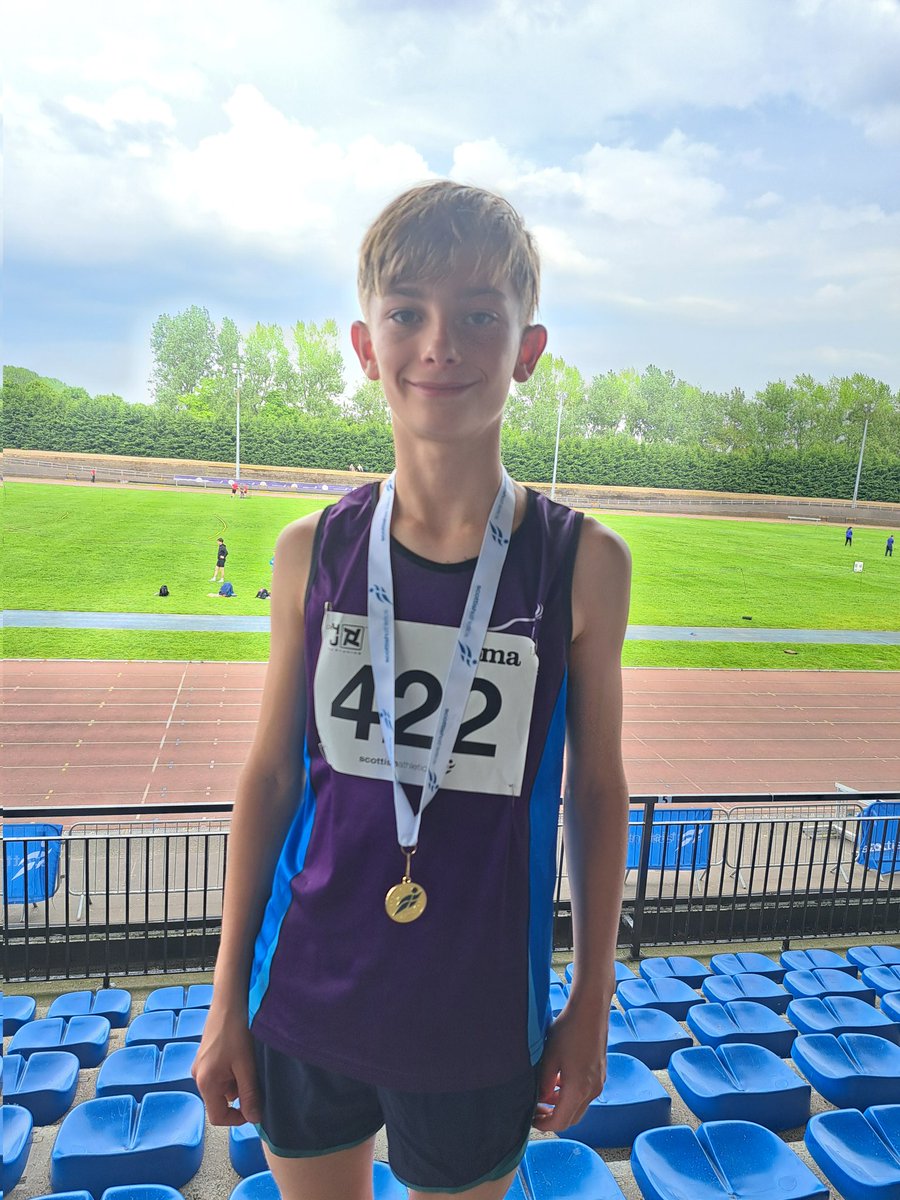 Another medal for Tom and this time gold in the U13B 1500m @scotathletics East District Champs. Plus a 20 second PB #madeineastlothian 💜 🥇