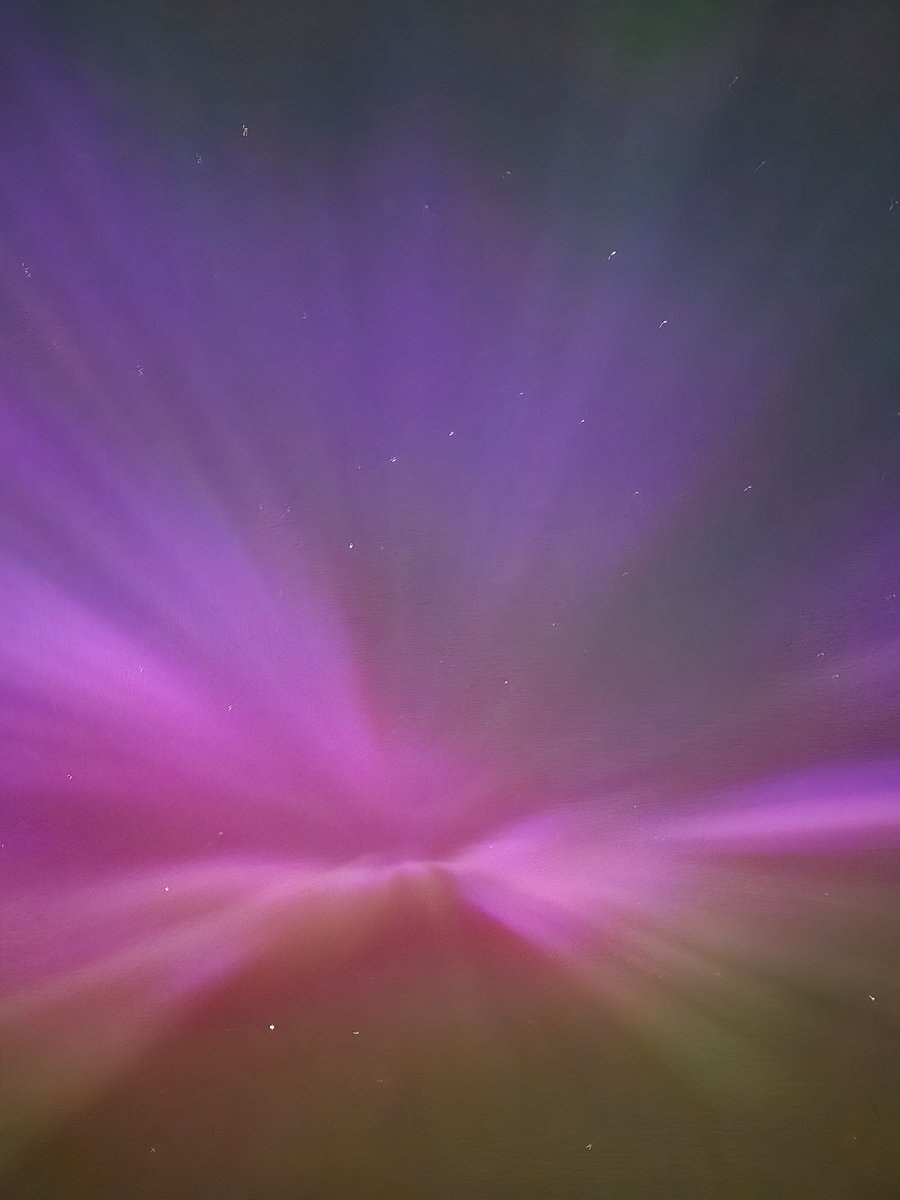 Auroral corona
10.05.2024, around 11pm

#NorthernLights #AuroraBorealis #Conamara #Connemara #Carraroe #AnCheathrúRua @ConnemaraIe @AranConnemara @Aurora_ireland