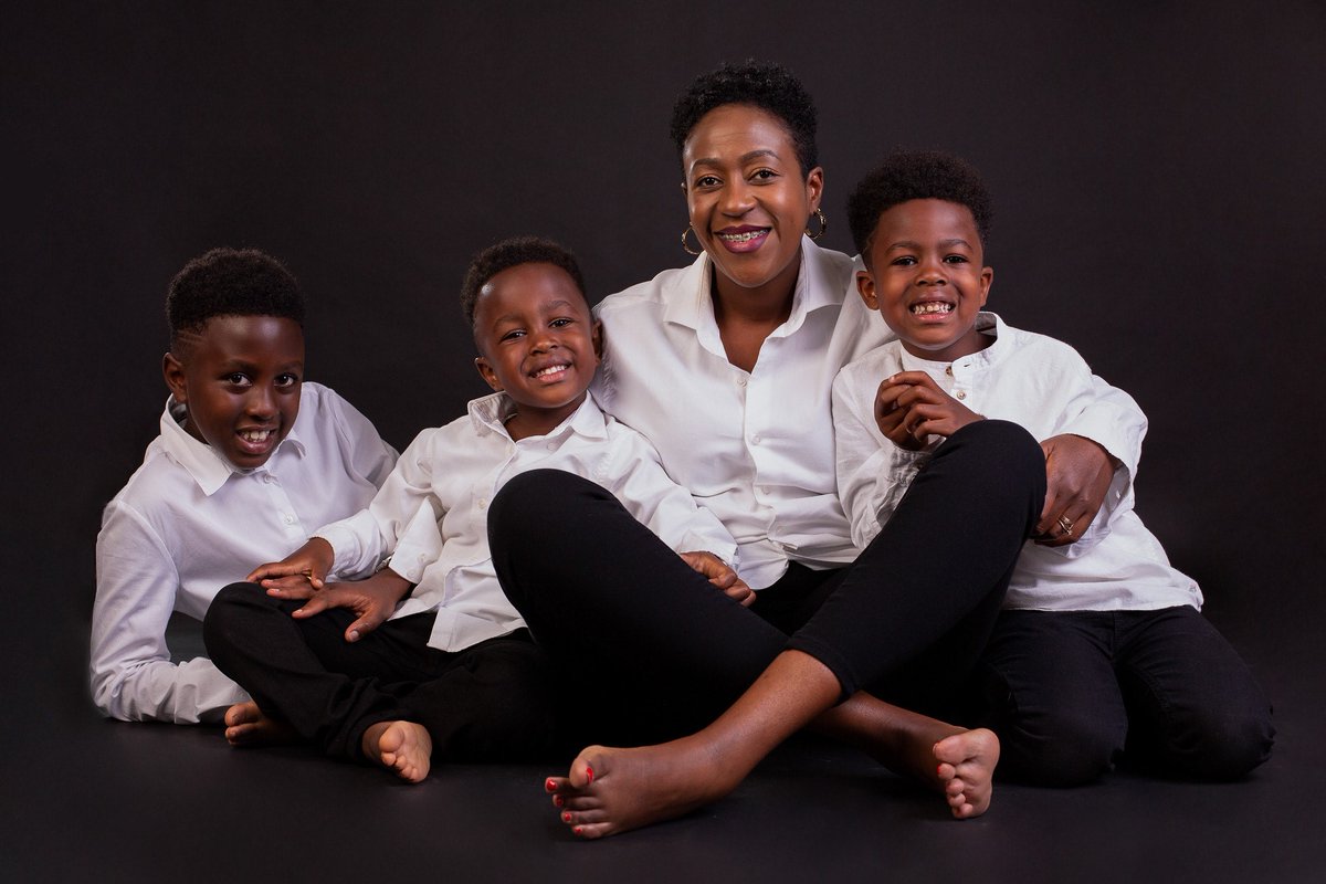 ‘A mother is she who can take the place of all others but whose place no one else can take.' Happy Mother's Day to our #Chevening community! 🌺 We are in awe of all our Cheveners who balance studying with parenting, like scholar @WanjiruKaruga 💪 chevening.org