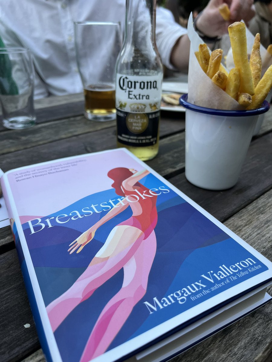 truly grateful after a week spent in london to host events to launch breaststrokes that have felt truthful to the novel (and to me): supper clubs & pub outings 💛