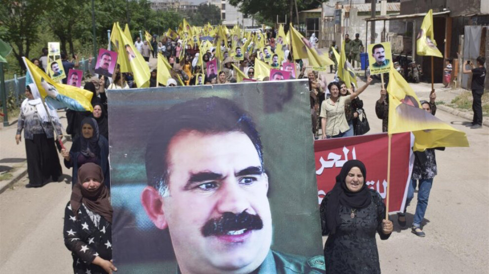 Kuzey ve Doğu Suriye halkı, Kürt Halk Önderi Abdullah Öcalan’a yönelik tecrit uygulayan ve yeni bir ‘disiplin’ cezası veren Türk devletini protesto etti.
#AbdullahÖcalan #Tecrit
ANF
