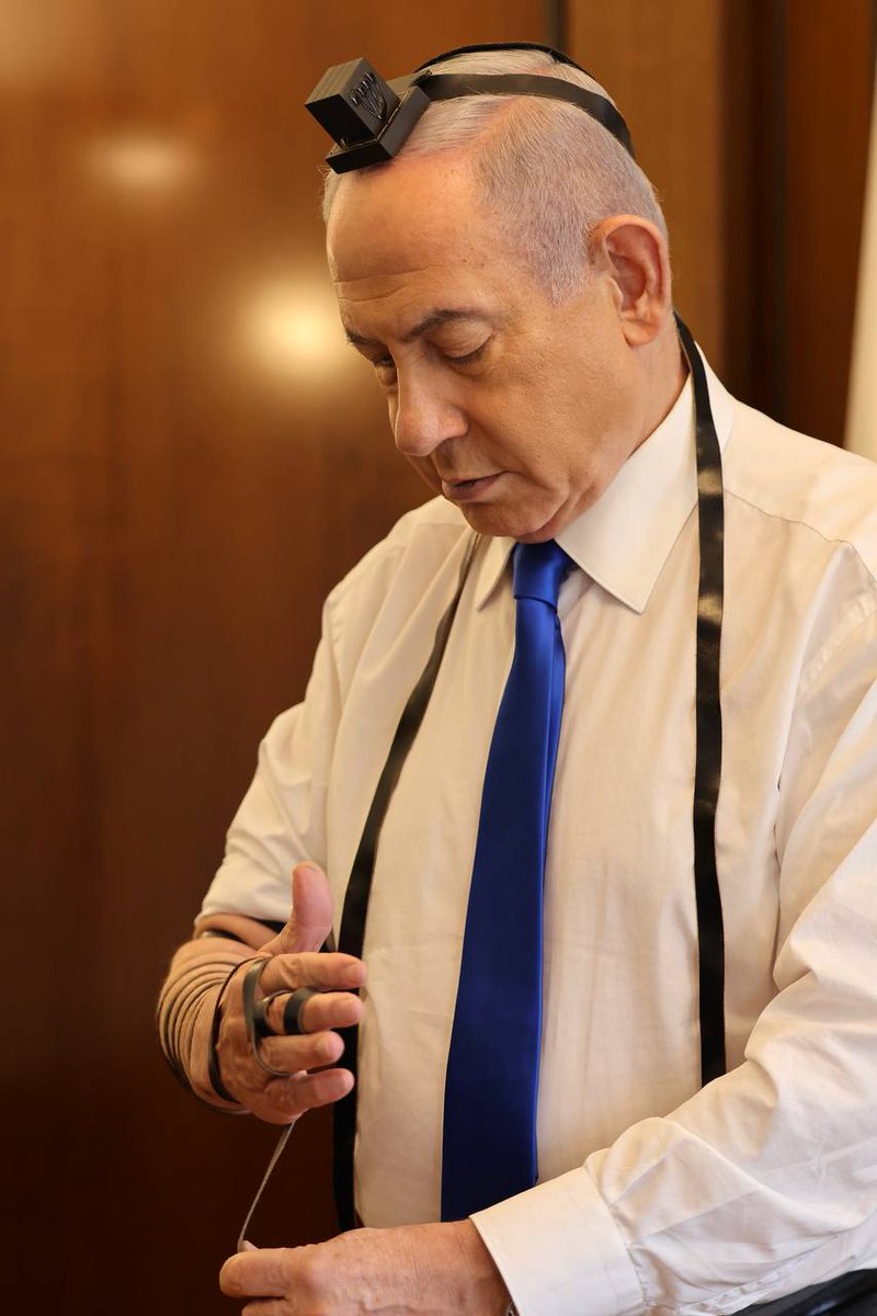 Historic Photo: Prime Minister Benjamin Netanyahu for the first time has published a photo of himself putting on tefillin. 'And all the peoples of the earth shall see that the name of God is called upon you and they shall fear you (28:10 דברים). These tefilin were the only…