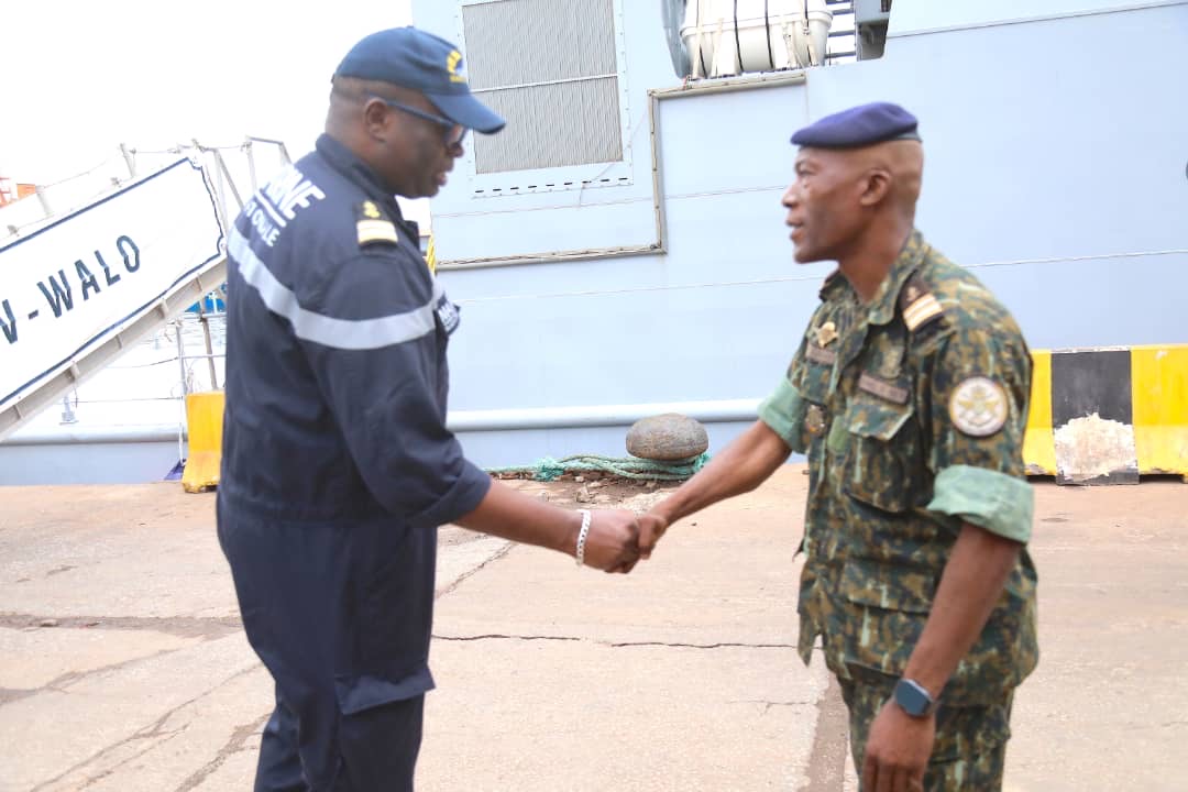 Après Praia, le PHM WALO vient d’accoster à Conakry dans le cadre de la corvette sous-régionale de l’Ecole de la Marine 🇸🇳. Il a été accueilli par l’Attaché militaire, naval et de l’air près l’Ambassade du Sénégal et des autorités civiles et militaires de la République de Guinée.