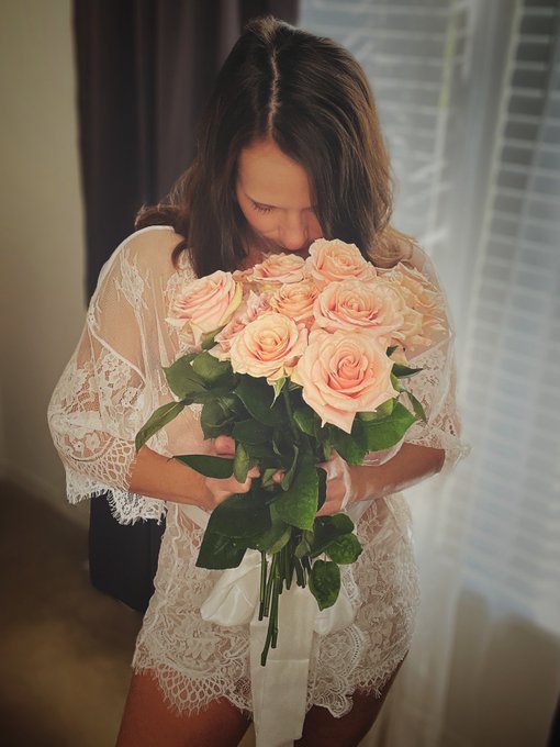 Did you get mommy flowers and a card?? https://t.co/Bo13D3NpkZ