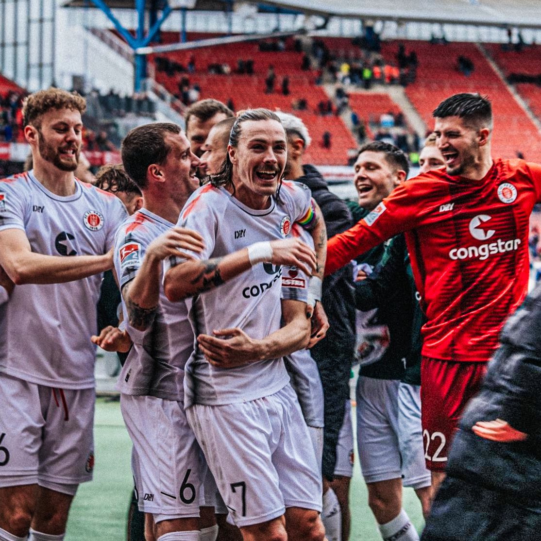 St. Pauli está de regresso à Bundesliga 13 anos depois 🇩🇪