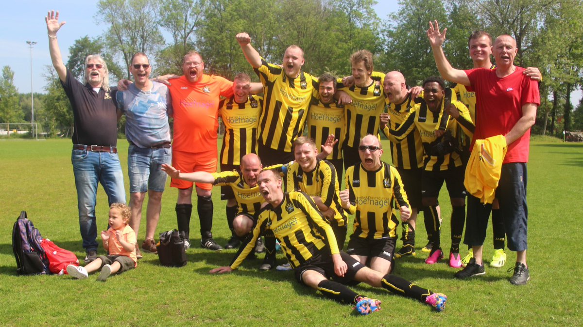 Het G1-team van <a href="/vfcvoetbal/">VFC Vlaardingen</a> is voorjaarskampioen geworden.  Aangepast sporten waar meedoen altijd heel belangrijk is, maar winnen ook naar meer smaakt 😉!