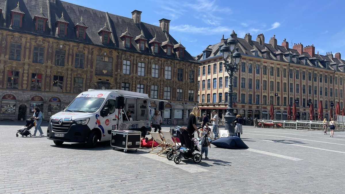 #HappyDay #TousAlOpera avec des déambulations de la rotonde jusqu’aux studios pour découvrir l’<a href="/operalille/">Opéra de Lille</a> et des ateliers créatifs, danse, chant, peinture (avec le <a href="/lammusee/">LaM</a>), relaxation sonore… et la complicité de la bibliomobile : sieste au soleil ou qq pages d’histoire 📚☀️.