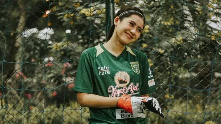 Tim-Tim Putri ini jujur emang banyak kekurangan baik Sistem Organisasi,Standar Pelatih,Kurikulum latihan, Badan Hukum, dll Tapi ya Federasi jangan nunggu, jemput bola lah. Rangkul,sambil kasih asistensi Toh Liga Putri Liga 1 2019 dulu klub-klubnya pada pakai pemain dari Tim ini