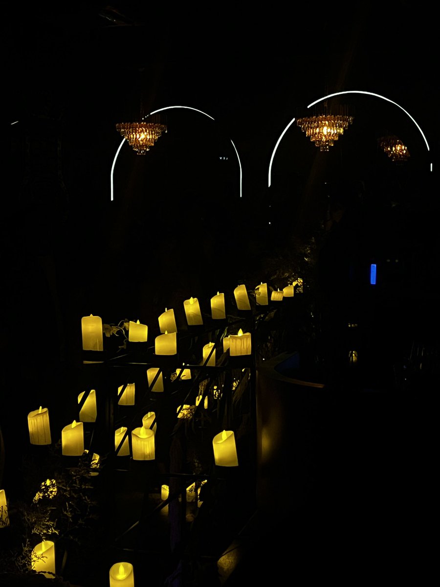 a woman who yearns is a woman who earns

🕯️ séance (crwn) album out now — dreaming of you feat. me is track 11 🕯️

open.spotify.com/track/2Mux82Ke…