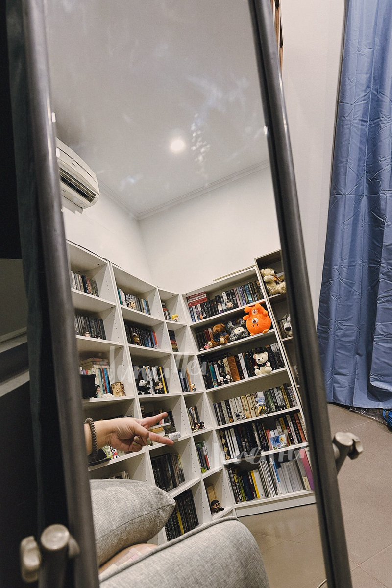 luneillei's tweet photo. i’m just very, very in love with our home library https://t.co/v1ZK0JubGY