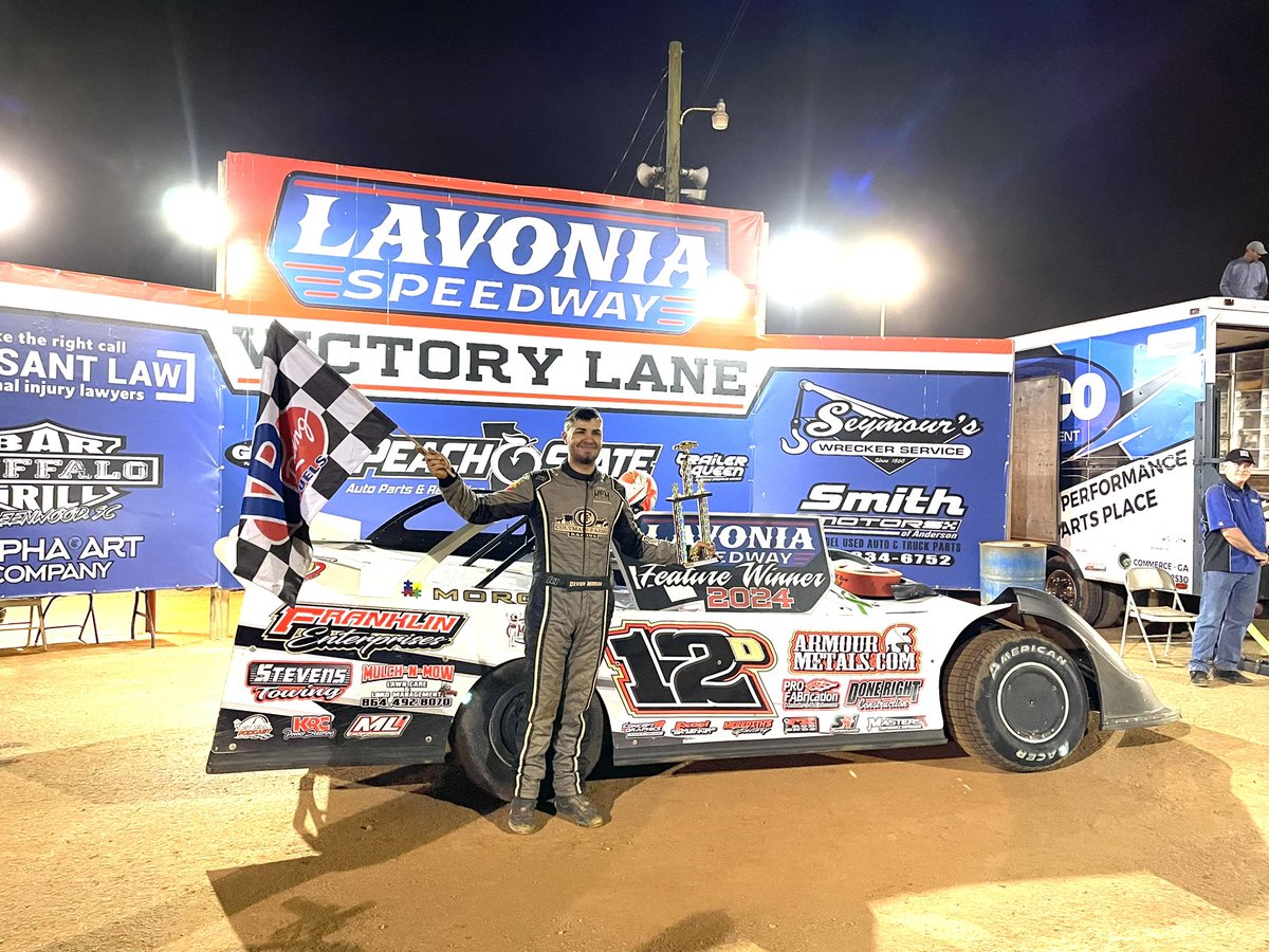 Wa able to pick up our 2nd limited win and 8th win of the year last night at @LavoniaSpeedway this own is for my mom @DMR_512 love you. #happymotherday