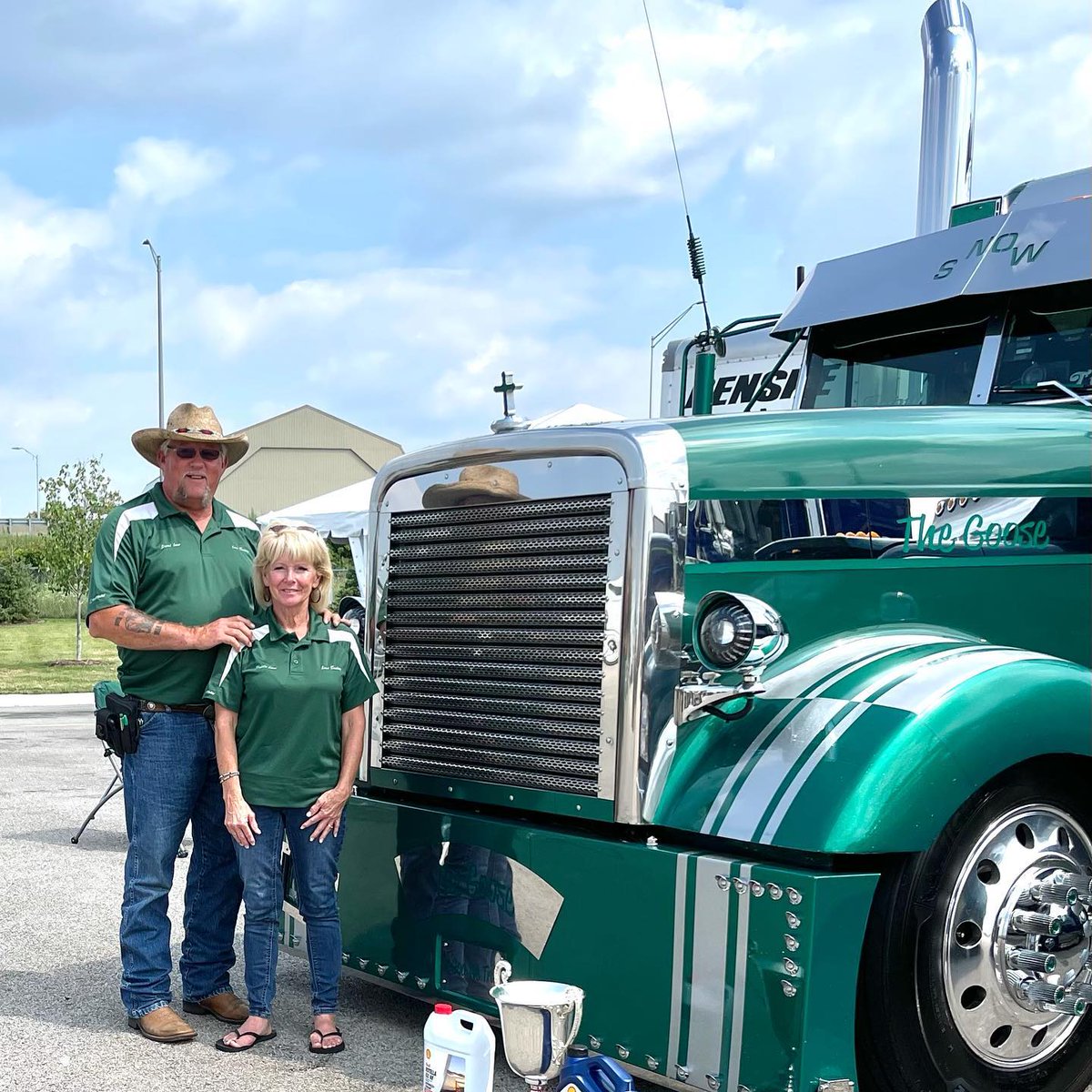 ShellRotella's tweet image. Happy Mother’s Day from #ShellRotella! 🌟 Today, we&apos;re shining the spotlight on #SuperRigs winner and Mom Phyllis Snow, who exemplifies strength and dedication both on the road and at home. Join us in celebrating Phyllis and all the amazing moms out there. #HappyMothersDay
